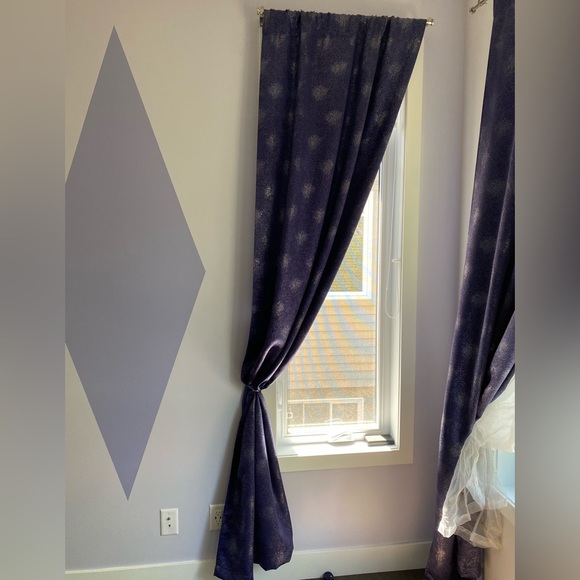 Sparkly, deep purple drapes - Picture 3 of 5